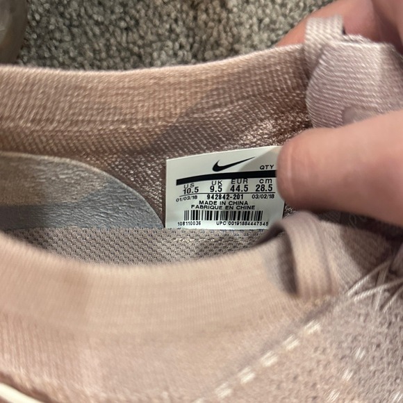 Nike Air VaporMax Flyknit 2 shoes in the "Diffused Taupe" colorway - Picture 4 of 4